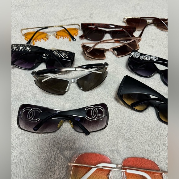 Giant Bundle of Sunglasses - Picture 6 of 11